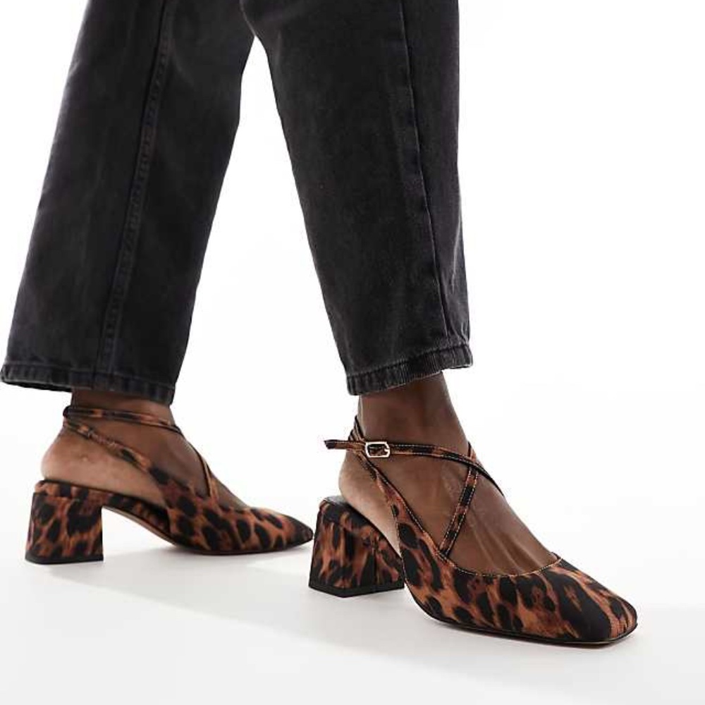 NWT -- ASOS Sawyer Square Toe Block Heeled Mid Shoes (Women's Size 9)